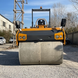 座驾压路机ST7000